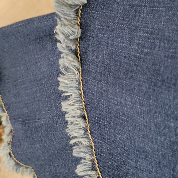 Jeans, cropped flare, rough edge V Christina size 6 button zipper fly - Picture 7 of 7